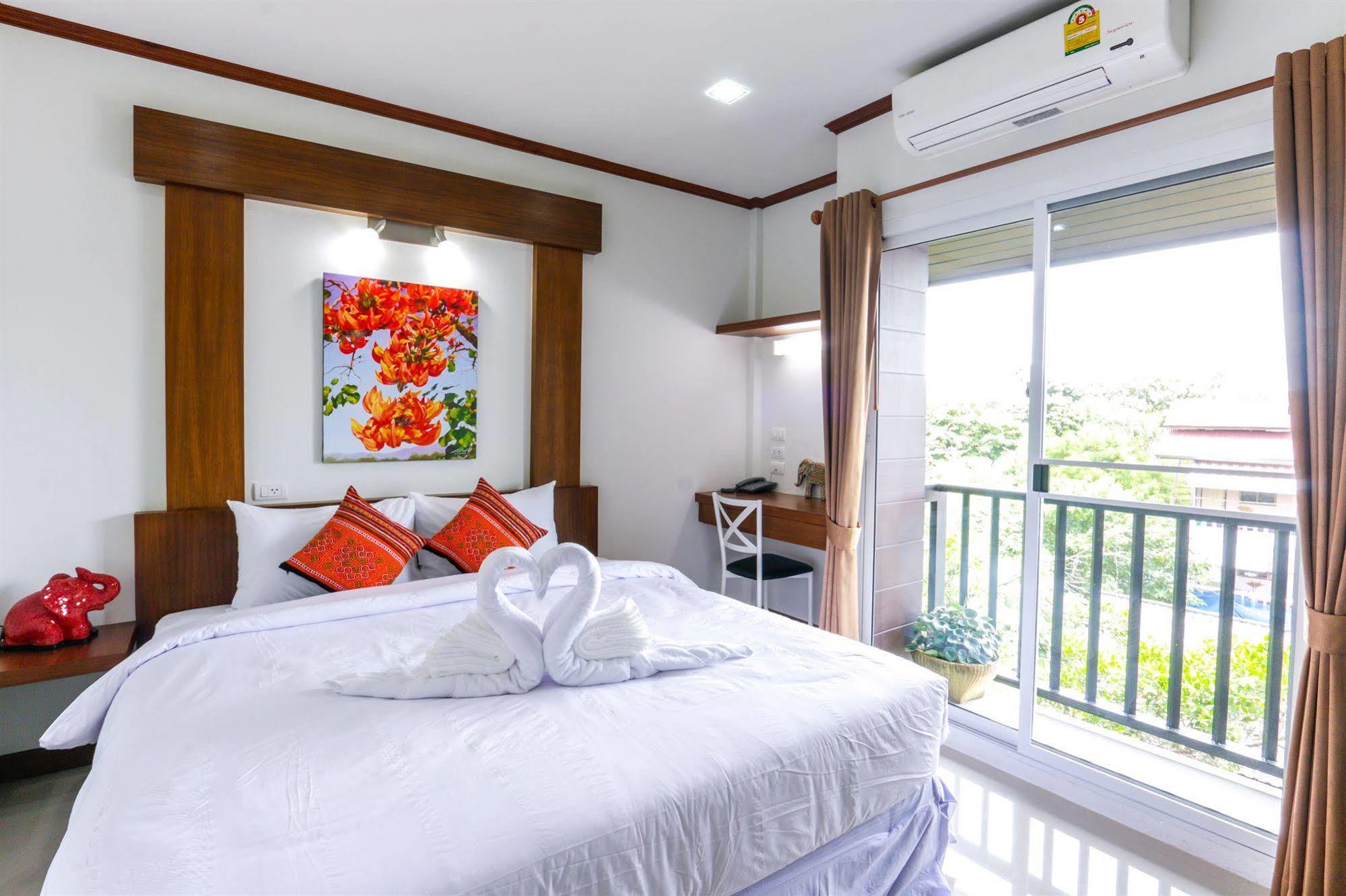 Готель Cozytel Chiangmai Чіангмай Екстер'єр фото