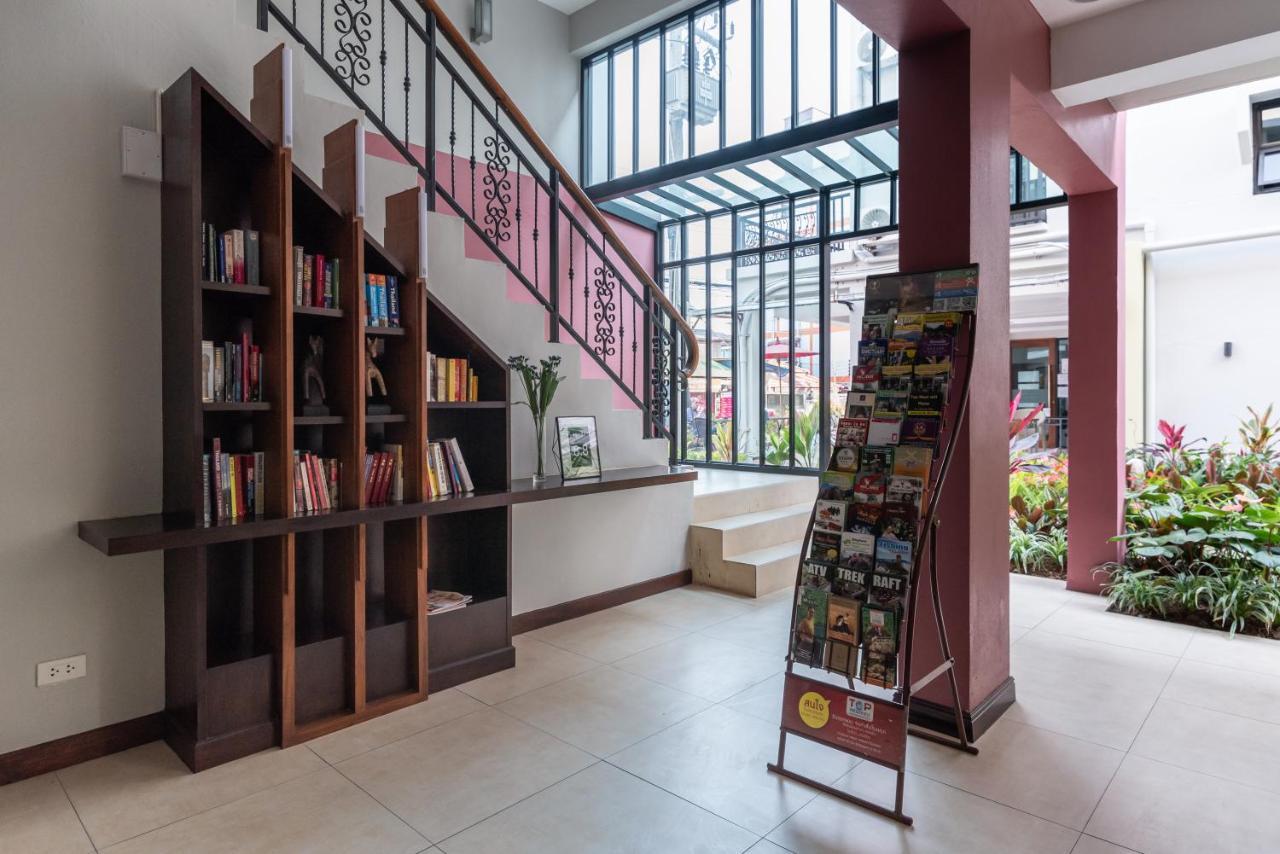 Готель Cozytel Chiangmai Чіангмай Екстер'єр фото